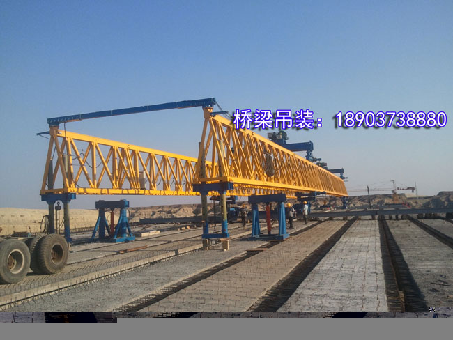 新疆克乌高速40MT梁吊装