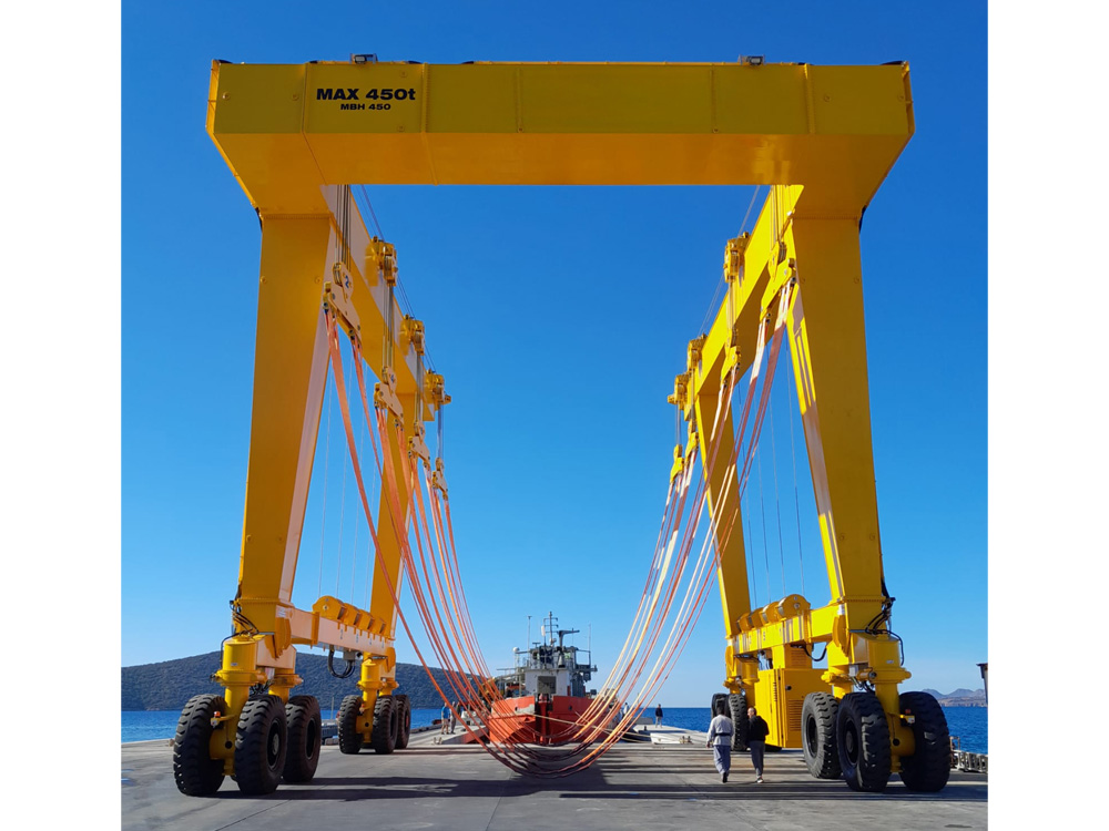 轮胎式游艇搬运机